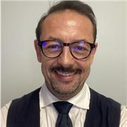 Docente e formatore in business & management impartisce lezioni private a nuove e future figure in ambito aziendale